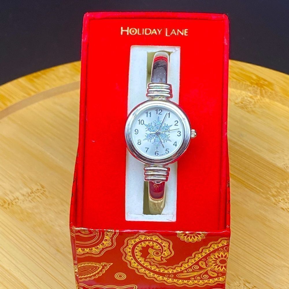 Ladies NWOT spring clasp Holiday Lane watch by Macy’s in exceptional condition